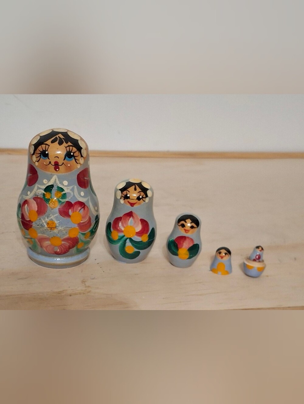 Vintage mid-century Russian Nesting Dolls, set of 5 dolls, hand-painted floral